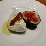 commedia - 佐渡ヶ島のイチジクとイタリア産ブッラータチーズ