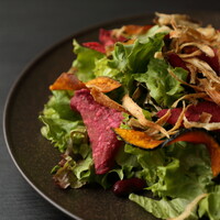 野菜チップスとドライトマトサラダ　シェフドレッシング