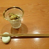 やまと 楽 - 2013.11 付き出しは牡蠣の佃煮、、味は薄味