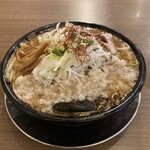 ラーメン 赤シャモジ - 反対側！背脂たっぷり！