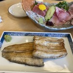 田口屋 - 白焼と鯉のあらいもお酒によく合います！