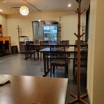 まちの - 店内