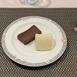 ビストロ・カシュカシュ - デザート 濃厚なバニラアイスと濃厚なチョコレートケーキ　みんな口を揃えて「美味しい〜！」と感嘆しました。