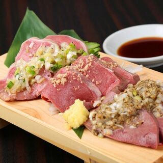 新鮮な内臓のみを使用した「もつ刺し」