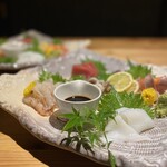 SUSHI DINING YUME - お刺身は盛合せでシェアもできて3種/5種を楽しめます。1種からもご注文可能です⭐︎
