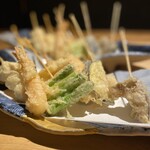 SUSHI DINING YUME - 奈良県で初めて串天を広めたお店として、こだわった薄衣に、フワサク食感の軽い天ぷらです。盛合せも1本からでもご注文可能です⭐︎