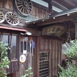 新潟の「長森」の様な引き戸から入ると雰囲気が、上がります。