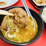 くるまやラーメン - もつ煮のもつ、煮詰まりさぎて旨みが抜けちゃってる　きっと時間が経ちすぎたかな？byまみこまみこ