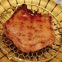 牛に金棒 麻布十番 - フォアグラバターソースから湯上がりしたタン中