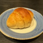 トリュフベーカリー - 白トリュフの塩パン