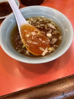 丸吉飯店 - チャーハンに着くスープ