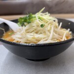 くるまやラーメン - かなりニンニクが効いてます。この味好きです。