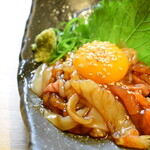 SUSHI DINING YUME - 海鮮ユッケです。創業当初から変わらず自家製甘辛だれがキメテ⭐︎