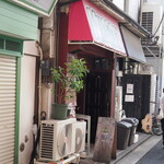 丿貫 - 店舗の並び。一番右が丿貫