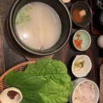 韓国スープ定食 ピニョ食堂 - 