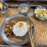 タイオーキッドレストラン - 豚肉のバジル炒めて　中辛　税抜き９５０円