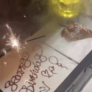 Dessert plate with fireworks!! Surprise performance with lighting and BGM!!