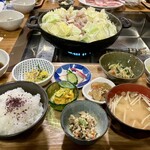 バーベキュー白樺 - ご飯・お味噌汁・小鉢6 （多い！）
