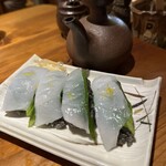 Karakara To Chibugu - イカスミのお寿司