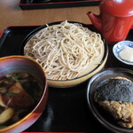 かもしか茶屋 - 手打ち蕎麦鴨せいろ1,200円、肉ぶかしおにぎり200円
