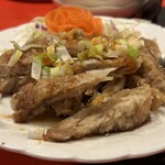 双龍居 - 鶏せせりと長葱の炒め物