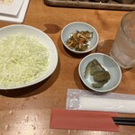 豚組食堂 - キャベツと付け合わせ