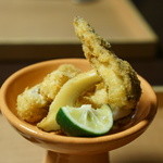 しのはら - 地元で獲れた松茸のフライ、ぜひともウスターソースで！