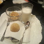 雲丹 - ゴマ団子とココナッツミルク