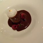 コンヴィヴィアリテ - デザート（私チョイス）　チョコとベリー系のデザート