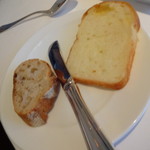 コンヴィヴィアリテ - パン（自家製＆ル・シュクレクール）