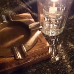 灰皿もクラシカルな印象