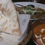 タンドールバル カマルプール - バターチキンカレー、ナン、ブラックペッパーラム