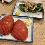 朝挽き鳥専門 萬拾屋 - 最後はあっさりキュウリとトマト