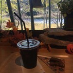 レイヤーカフェ - カウンター席の眺め