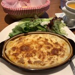 シェ・アンドレ・ドゥ・サクレクール - グラタンランチ（サラダ・スープ・パン付）¥1350