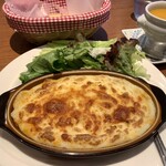 シェ・アンドレ・ドゥ・サクレクール - グラタンランチ（サラダ・スープ・パン付）¥1350