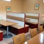 福徳屋 - 清潔な店内