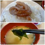 Tempura Nanaya - 上 名物のイカの塩辛
                      下 味噌汁の具は我慢