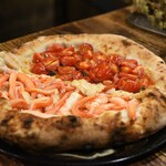 pizzeria ciro - マリナーラと紅ずわいカニのハーフ