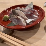 路地裏酒場 ゴンポジ - 刺身三種盛（ヤイト「スマカツオ」など）