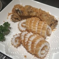 廣東料理 民生 ヒルトンプラザウエスト店 - イカの天ぷら