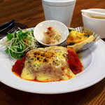 いよもんカフェ - たっぷりトマトソースのハンバーグ～あぶりチーズのせ～