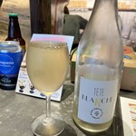 THE NUTS EXCHANGE - ヴァンナチュール白　１杯目