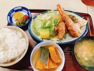 Iyoya Shokudou - エビフライ定食 700円