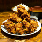 Large serving of fried chicken with ponzu sauce set meal