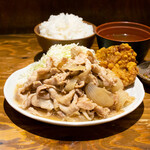 Huge serving of the ultimate ginger pork & addictive fried chicken set meal