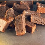 Indigo Home Kitchen Yamateras - チョコレートのパウンドケーキ（GC)＠チョコレートのパウンドケーキ周りをチョコとナッツのコーティング