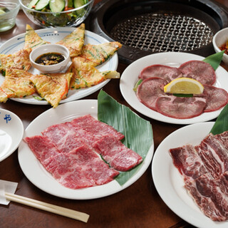 Enjoy Yakiniku (Grilled meat) made from domestic Japanese black beef to your heart's content ◆Great value courses also available