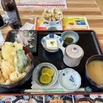 Ryoushishokudou Unoshima Houchikumaru - コウイカと野菜の天丼定食