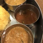 對馬流 南インド系辛口料理店 タリカロ - トマトカレー、豆カレー